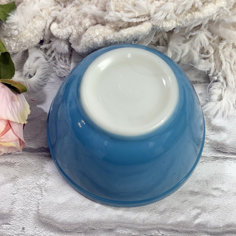 Vtg 1940's PYREX Primary Color Mixing Bowl Blue Milk Glass Thick Wall 1.5pt Bowl - Picture 3 of 6